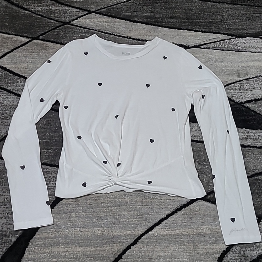 VS PINK 2019 WHITE & BLACK HEART'S TWIST KNOT FRONT HEM  LONG-SLEEVE TEE…